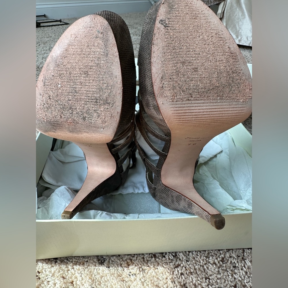 High heel Elizabeth and James pumps. - Picture 6 of 7